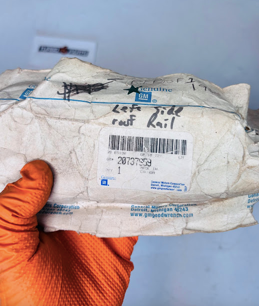 OEM GM#20737659 Left Side Roof Rail Weatherstrip