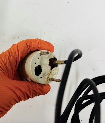 AutoMeter Pro-Comp Ultra-Lite Water Temp Gauge