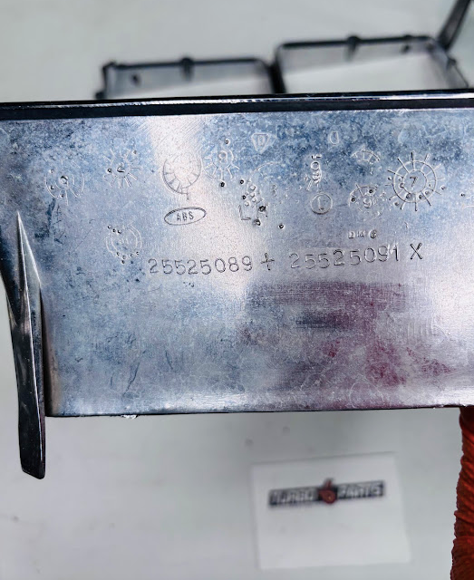 OEM GM Headlight Bezels – Left & Right Pair (25525088 / 25525089)