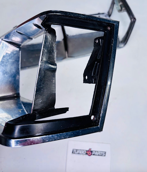 OEM GM Headlight Bezels – Left & Right Pair (25525088 / 25525089)