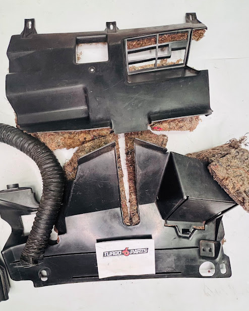 GM Under Dash Lower Air Duct Assembly w/ Insulation