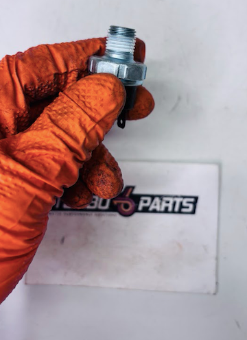 GM OEM Oil Pressure Switch (GM 25036378 / D1816)